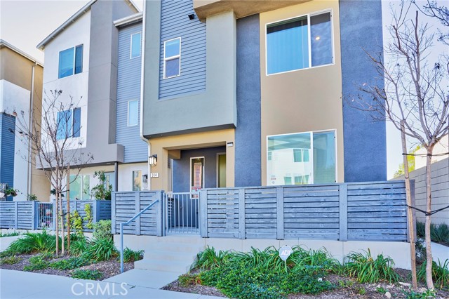 Detail Gallery Image 4 of 49 For 314 N Standard, Santa Ana,  CA 92701 - 4 Beds | 3/1 Baths