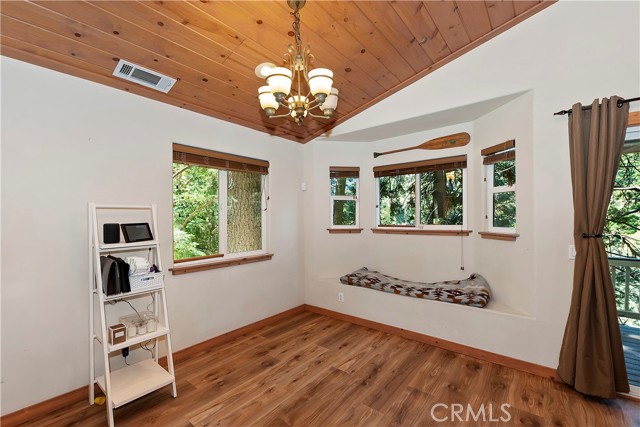 Detail Gallery Image 10 of 32 For 676 Lake Dr, Lake Arrowhead,  CA 92352 - 2 Beds | 2/1 Baths