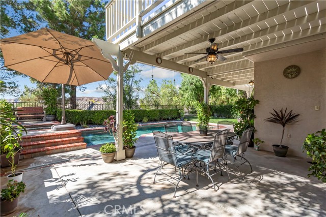 Detail Gallery Image 2 of 38 For 29347 Canyon Rim Pl, Canyon Country,  CA 91387 - 6 Beds | 3 Baths