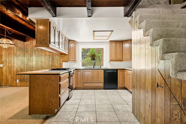 Detail Gallery Image 8 of 40 For 31413 Overhill Dr, Running Springs,  CA 92382 - 5 Beds | 2 Baths