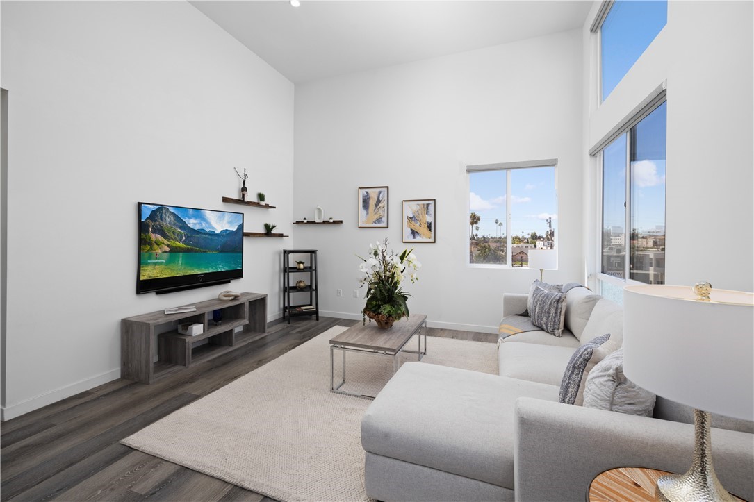 Detail Gallery Image 5 of 33 For 1055 S Serrano Ave #505,  Los Angeles,  CA 90006 - 2 Beds | 2 Baths