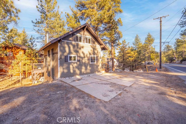 Detail Gallery Image 1 of 28 For 38756 Big Bear Bld, Big Bear Lake,  CA 92315 - 2 Beds | 2 Baths