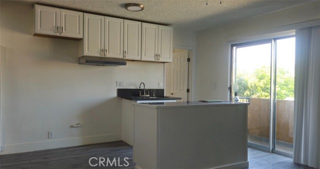 Detail Gallery Image 6 of 9 For 423 E 82nd St #3,  Los Angeles,  CA 90003 - 3 Beds | 1 Baths