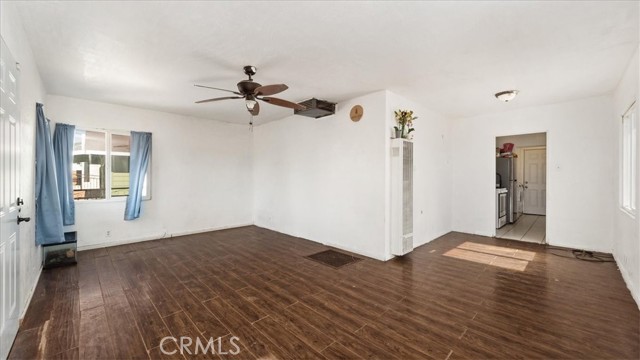 533 E Fredricks Street, Barstow CA: https://media.crmls.org/medias/6ebf625f-867d-4890-8259-d65d0bc25da2.jpg