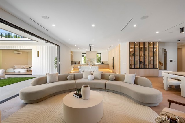 Detail Gallery Image 11 of 56 For 16728 Morrison St, Encino,  CA 91436 - 7 Beds | 6/1 Baths