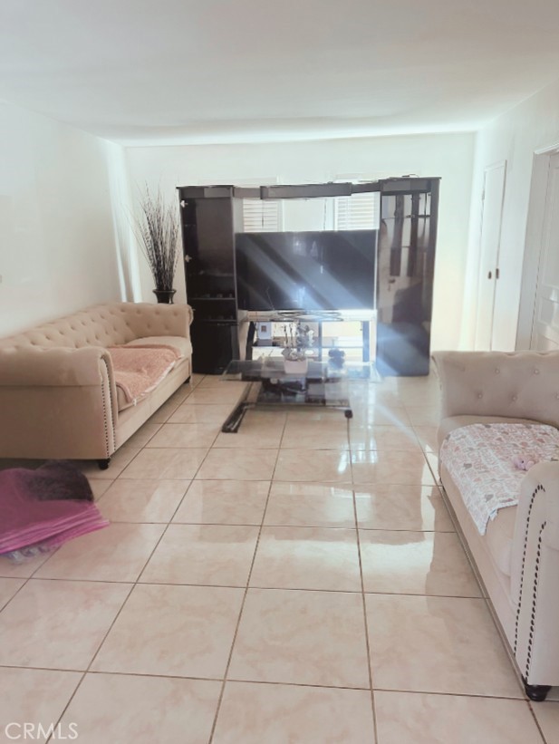 241 S Kern Avenue, Los Angeles CA: https://media.crmls.org/medias/6ebf8486-d935-42d5-9e00-da4ef4deb0bf.jpg