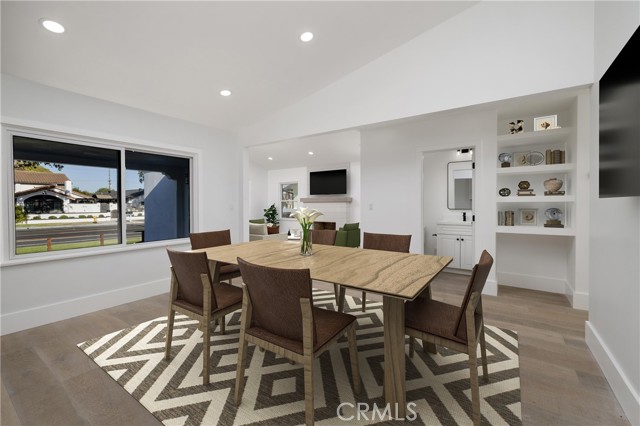 Detail Gallery Image 2 of 24 For 1821 Lake St, Huntington Beach,  CA 92648 - 3 Beds | 3/1 Baths
