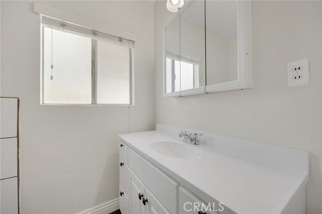 Detail Gallery Image 25 of 42 For 12137 Cornuta Ave, Downey,  CA 90242 - 3 Beds | 1 Baths