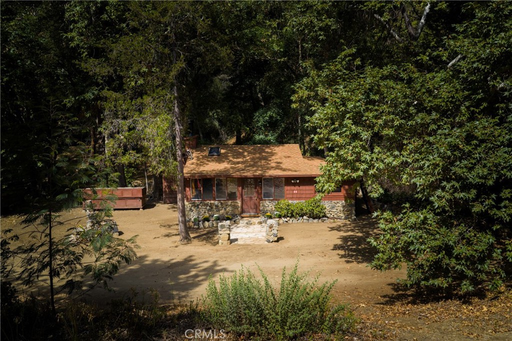 https://media.crmls.org/medias/6ec2fd2b-fef4-4895-882f-d145c77a67cc.jpg?preset=X-Large
