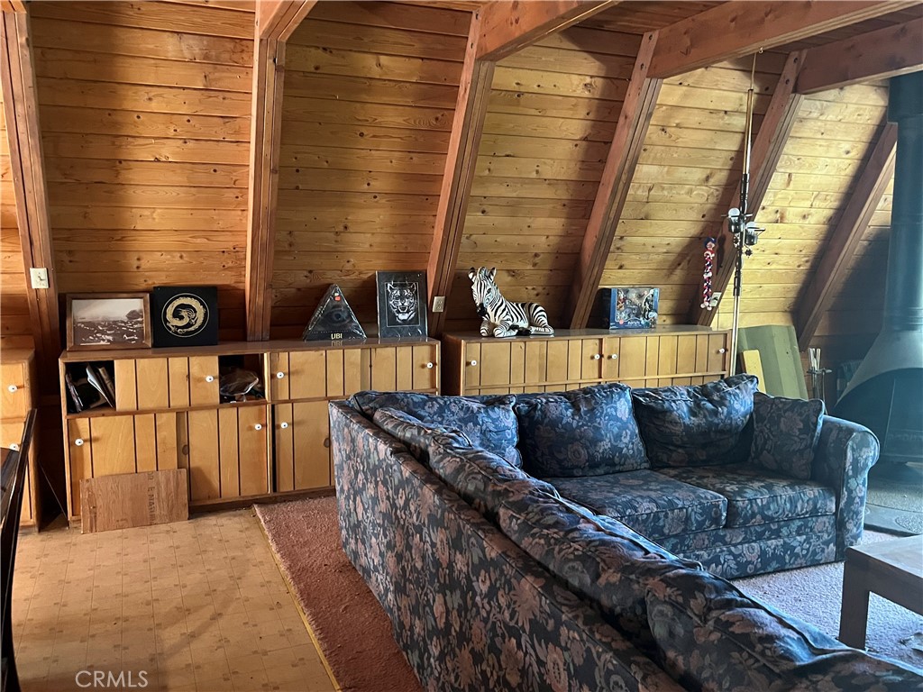 https://media.crmls.org/medias/6ec3b1ea-dfe4-4e02-b1a4-7158dbc216ed.jpg?preset=X-Large