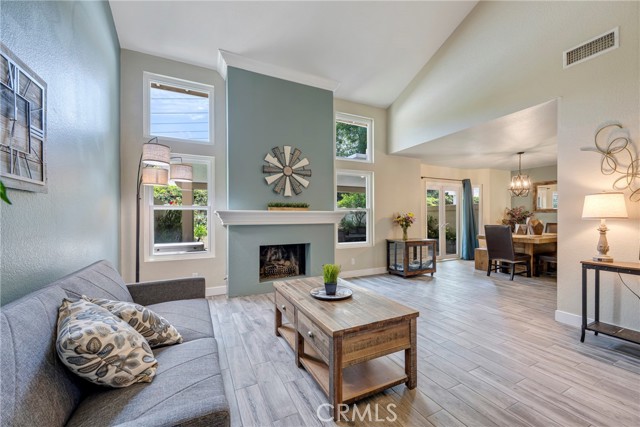 Detail Gallery Image 4 of 37 For 6060 East Summit Court, Anaheim Hills,  CA 92807 - 3 Beds | 2/1 Baths