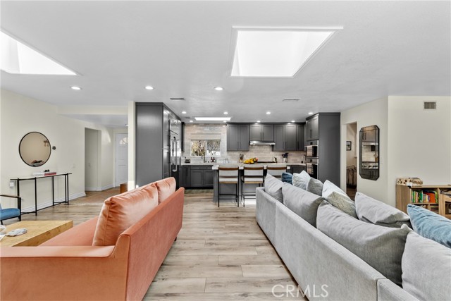 Detail Gallery Image 14 of 36 For 22736 Margarita Dr, Woodland Hills,  CA 91364 - 4 Beds | 2 Baths