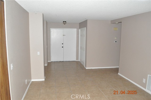 15063 Dakota Street, Victorville CA: https://media.crmls.org/medias/6ec55ca4-66be-43cf-b1cd-09a2ca15ac1d.jpg
