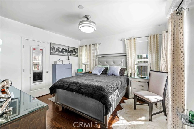 Detail Gallery Image 16 of 36 For 512 W 41st Pl, Los Angeles,  CA 90037 - 4 Beds | 2 Baths