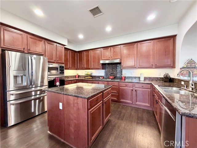 Detail Gallery Image 16 of 72 For 32102 Elk Grove Ct, Temecula,  CA 92592 - 4 Beds | 3/1 Baths