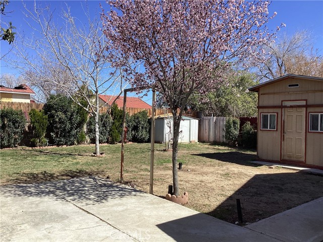 Detail Gallery Image 9 of 28 For 1305 Avnue J3, Lancaster,  CA 93535 - 3 Beds | 2 Baths