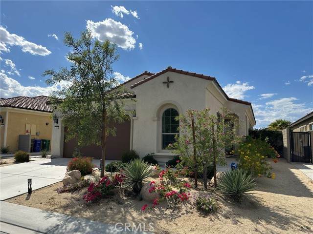 26 Carmenere, Rancho Mirage CA: https://media.crmls.org/medias/6ec82165-76cf-4edf-b07b-9fd0c1b1329f.jpg