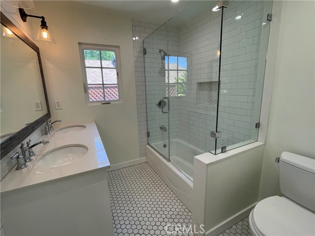 Detail Gallery Image 12 of 37 For 22678 Kittridge St, West Hills,  CA 91307 - 4 Beds | 3 Baths