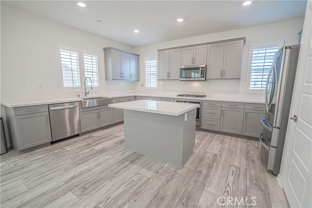 Detail Gallery Image 6 of 46 For 17047 Zion Drive, Canyon Country,  CA 91387 - 4 Beds | 3 Baths