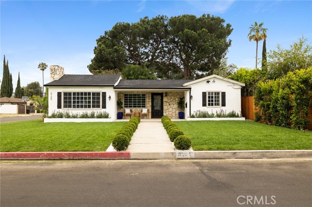 6105 Bellingham Avenue, North Hollywood CA: https://media.crmls.org/medias/6ecc8c2c-b425-48b3-a7fa-bc59274705bd.jpg