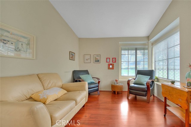 Vaulted ceilings and laminate flooring