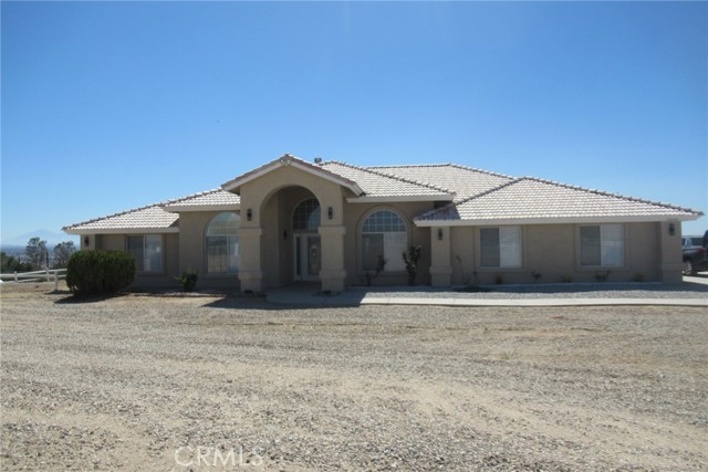 Detail Gallery Image 1 of 35 For 11604 Itoya Vista St, Apple Valley,  CA 92308 - 3 Beds | 2/1 Baths