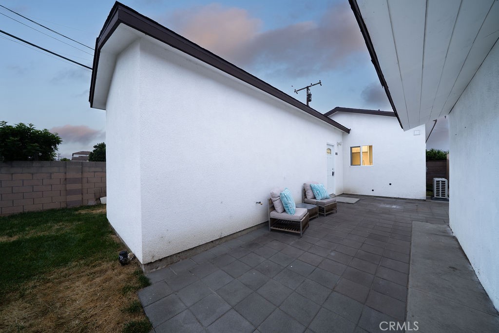 https://media.crmls.org/medias/6ecfd153-d87e-4d9f-9854-9d20ef1850a8.jpg?preset=X-Large