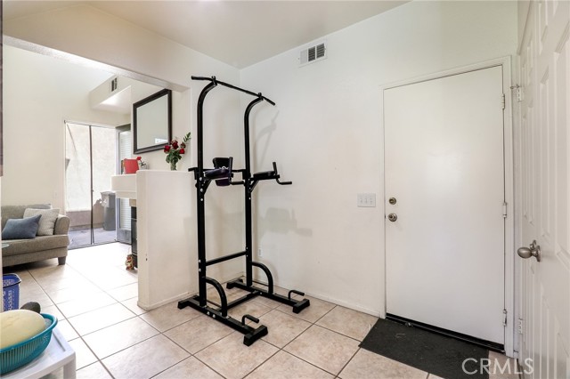 Detail Gallery Image 13 of 39 For 3738 Springmount St, Riverside,  CA 92501 - 3 Beds | 2/1 Baths