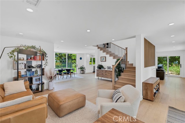 23241 Aetna Street, Woodland Hills CA: https://media.crmls.org/medias/6ed11400-ec40-43cd-a6b6-21e32b8cf99e.jpg