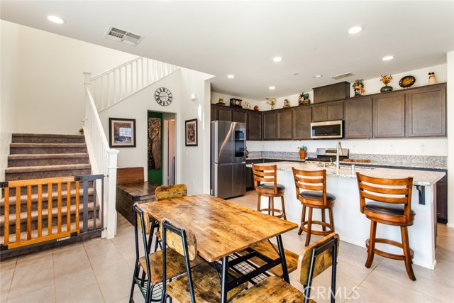 Detail Gallery Image 5 of 41 For 1489 Black Diamond Dr, Beaumont,  CA 92223 - 3 Beds | 2/1 Baths