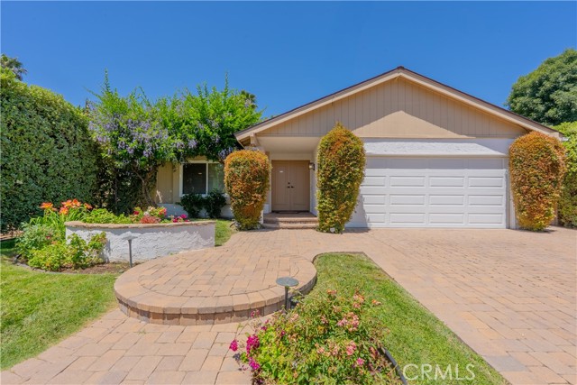 7215 Enfield Avenue, Reseda CA: https://media.crmls.org/medias/6ed1fdd5-1af9-437c-8d79-edd56296e611.jpg