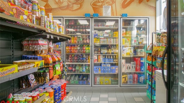 250 Atlantic Boulevard, East Los Angeles CA: https://media.crmls.org/medias/6ed24bd5-bdd6-451d-86f2-5dbcd9f36efa.jpg