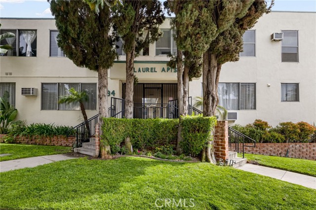 1234 N Laurel Avenue, West Hollywood CA: https://media.crmls.org/medias/6ed2b37b-7bbb-4662-930c-4b938d17f32a.jpg