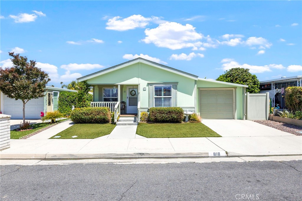 818 Portola