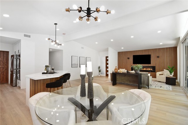 Detail Gallery Image 14 of 65 For 22284 Avenue San Luis, Woodland Hills,  CA 91364 - 6 Beds | 5/1 Baths