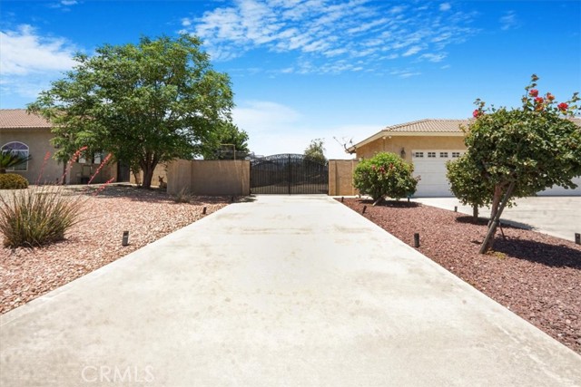 6940 Oak Vista Lane, Oak Hills CA: https://media.crmls.org/medias/6ed52d92-0feb-43fc-bada-118966df9ff8.jpg