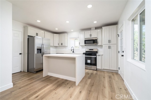 321 W Scott Street, Rialto CA: https://media.crmls.org/medias/6ed5c15d-f41b-4ae1-b14e-ca018eedca76.jpg