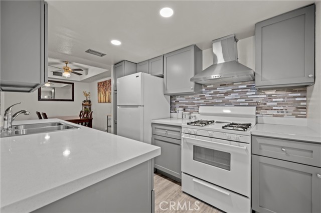 Detail Gallery Image 1 of 24 For 1550 S Camino Real #125,  Palm Springs,  CA 92264 - 2 Beds | 2 Baths