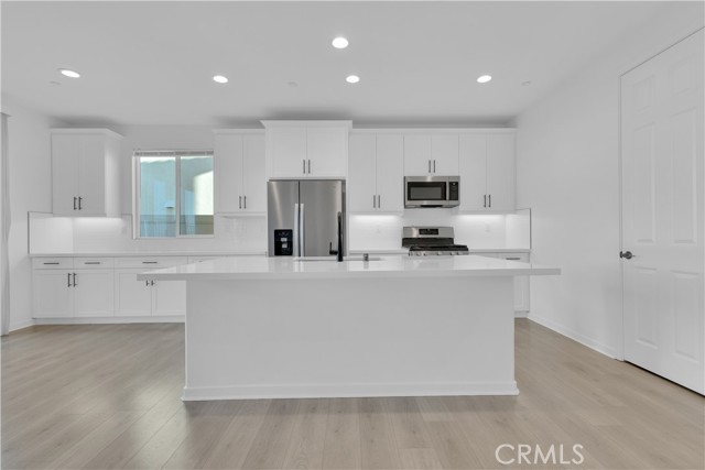 Detail Gallery Image 9 of 44 For 23798 Solaris Ct, Corona,  CA 92883 - 4 Beds | 3 Baths