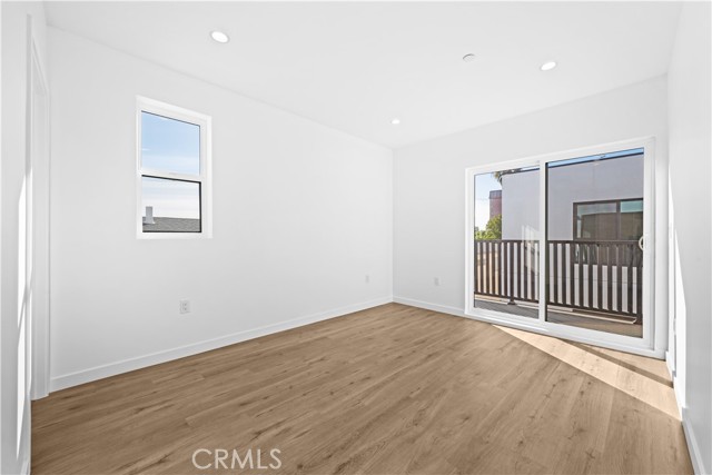 Detail Gallery Image 21 of 36 For 1342 Kingsley #1,  Los Angeles,  CA 90027 - 4 Beds | 4/1 Baths