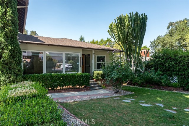 10109 Parr Avenue, Sunland CA: https://media.crmls.org/medias/6ed7d976-8d97-4703-a2ca-0d0083527d0a.jpg
