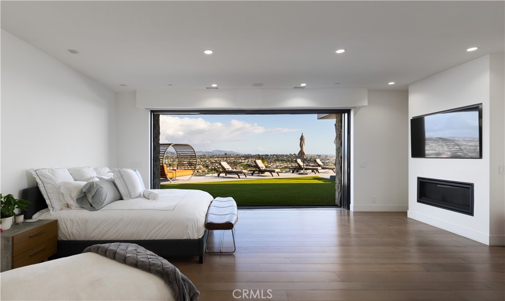 MLS #OC25010978 image #27