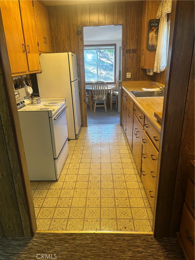 https://media.crmls.org/medias/6ed8158f-44ad-4179-b17e-67981ba4792e.jpg?preset=X-Large