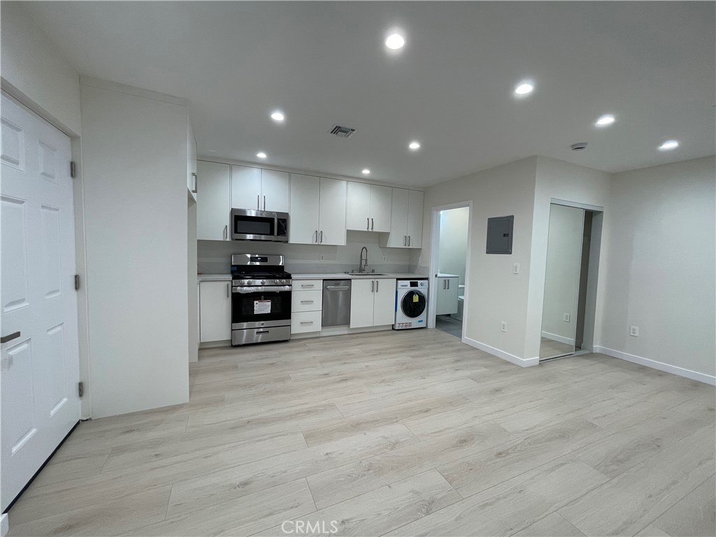 1206 E Harvard Street #E