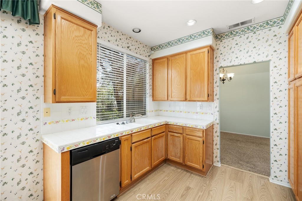 https://media.crmls.org/medias/6ed95053-acda-4a71-8cb9-33421acbc6b6.jpg?preset=X-Large