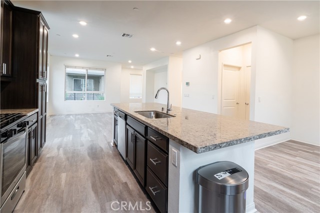 Detail Gallery Image 14 of 53 For 20618 Desert Ash, Winnetka,  CA 91306 - 4 Beds | 4 Baths