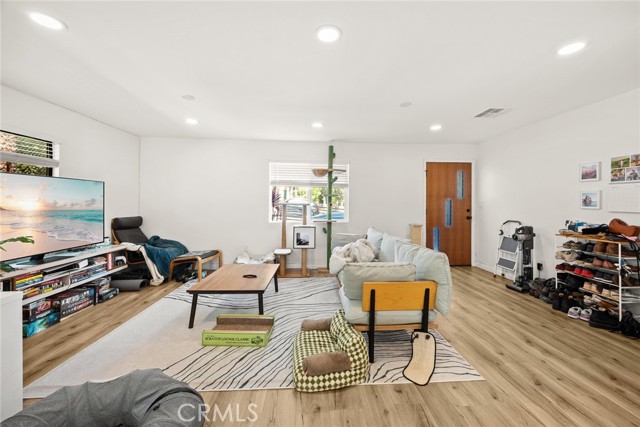 1385 N Marengo Avenue, Pasadena CA: https://media.crmls.org/medias/6ed99048-bd39-479a-8019-6c3f26a3c609.jpg