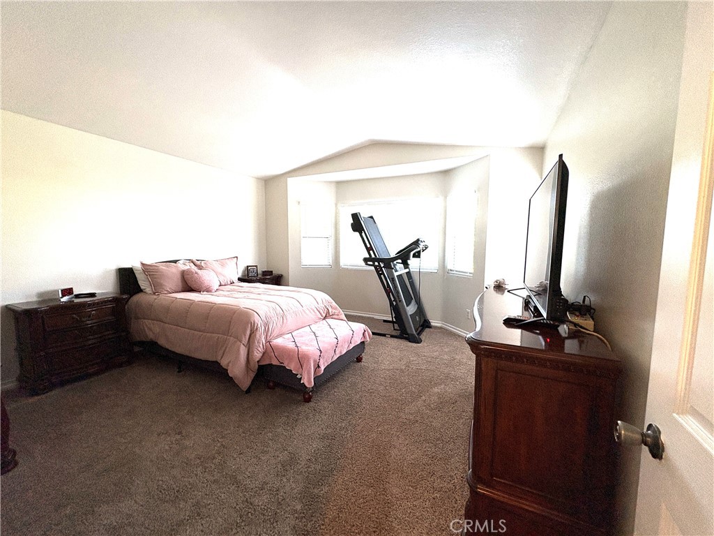 https://media.crmls.org/medias/6ed9bd5f-7a38-48e5-857f-6be68b5d0ec2.jpg?preset=X-Large