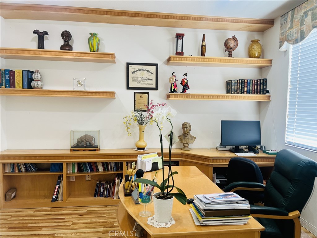 MLS #OC25225093 image #23