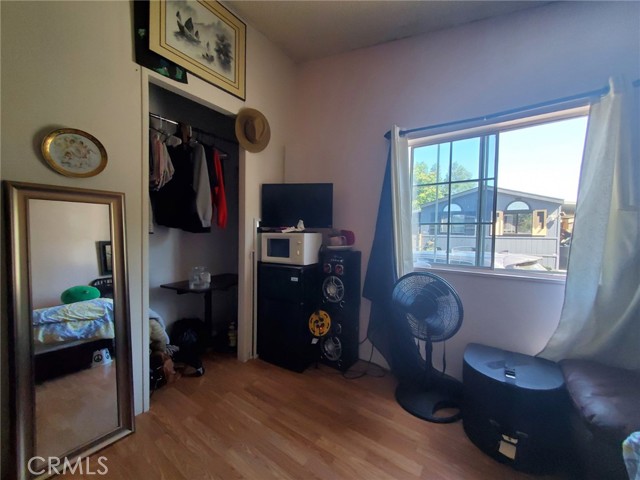 Detail Gallery Image 13 of 24 For 25000 Hawkbryn Ave #81,  Newhall,  CA 91321 - 5 Beds | 2 Baths